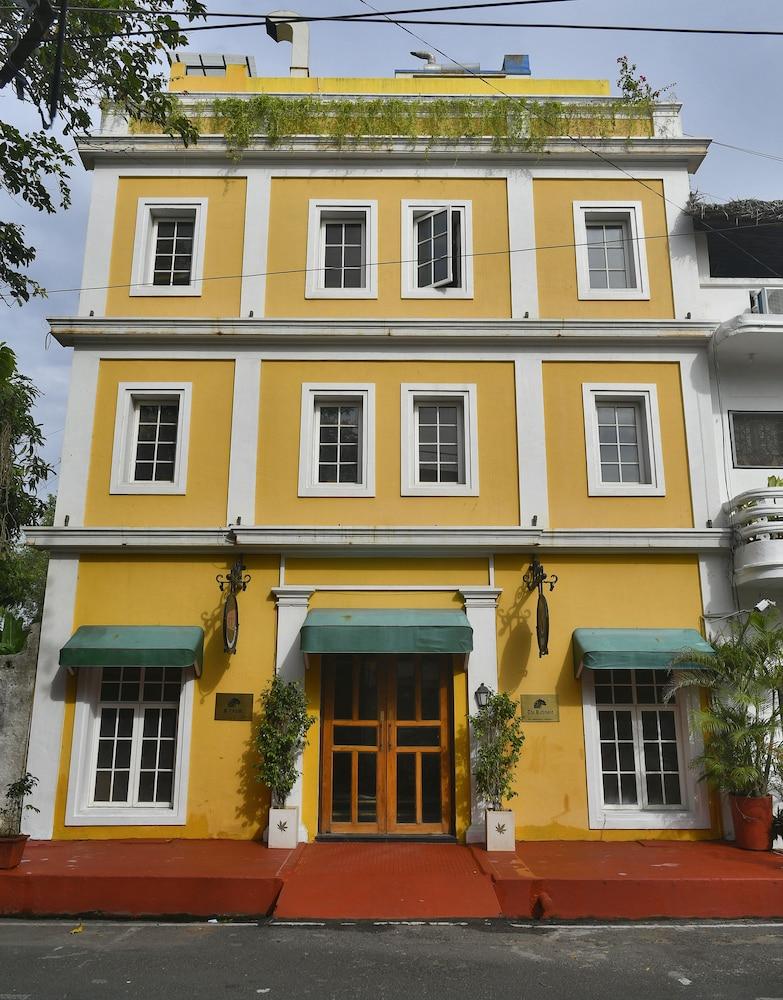 The Richmond Hotel Puducherry Buitenkant foto