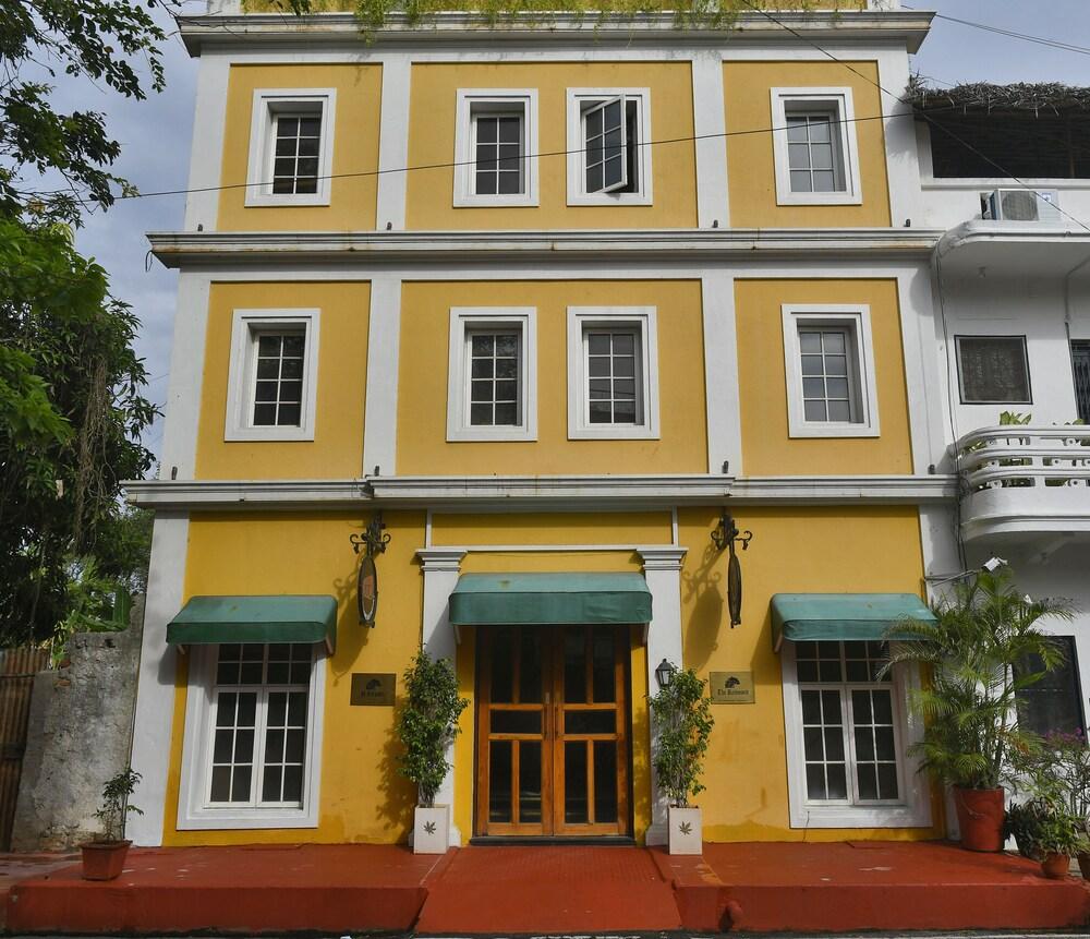 The Richmond Hotel Puducherry Buitenkant foto